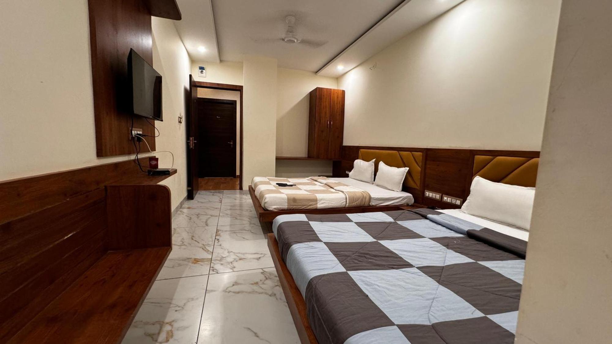Hotel Prakasham Ujjain Exterior foto